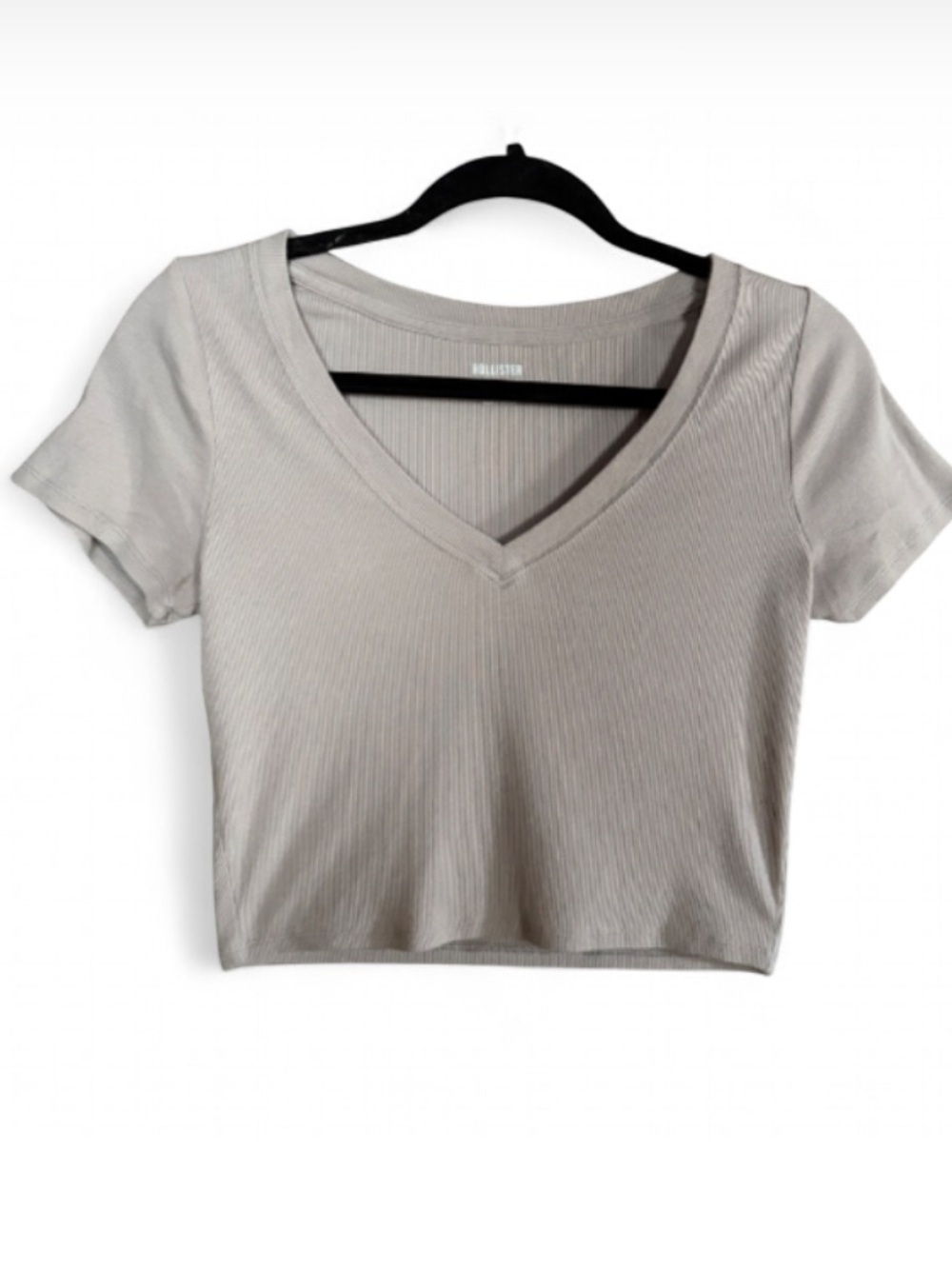 Hollister Ribbed Cropped V-Neck Tee – Taupe/Beige | Size Large